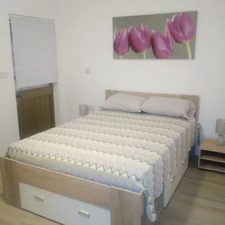 Apartment Madz Marsalforn